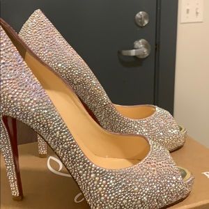 ***Christian Loubitins RED BOTTOMS***